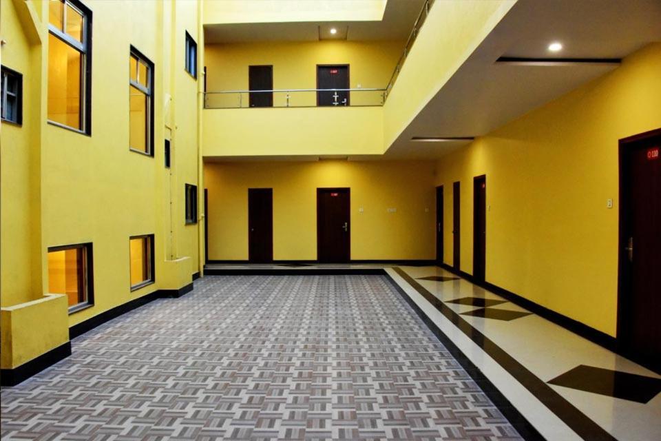 Hotel Varenya Inn Yavatmal Buitenkant foto